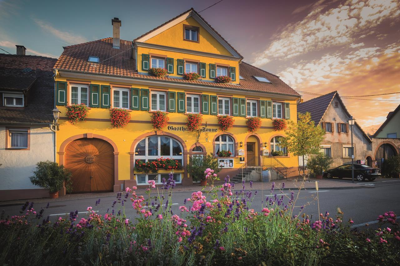 Weinhotel / Gasthaus Zur Sonne Ihringen Buitenkant foto